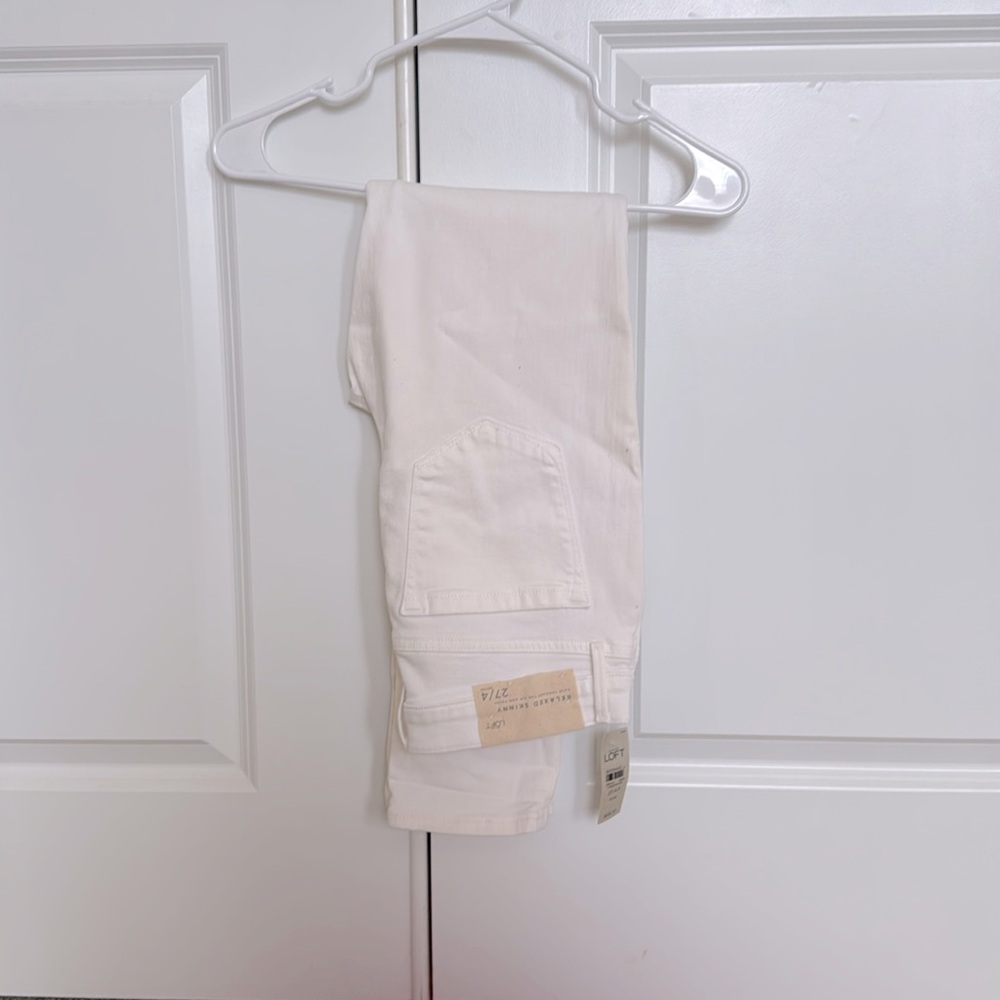 LOFT petite cream relaxed skinny denim jeans size 4 / 27